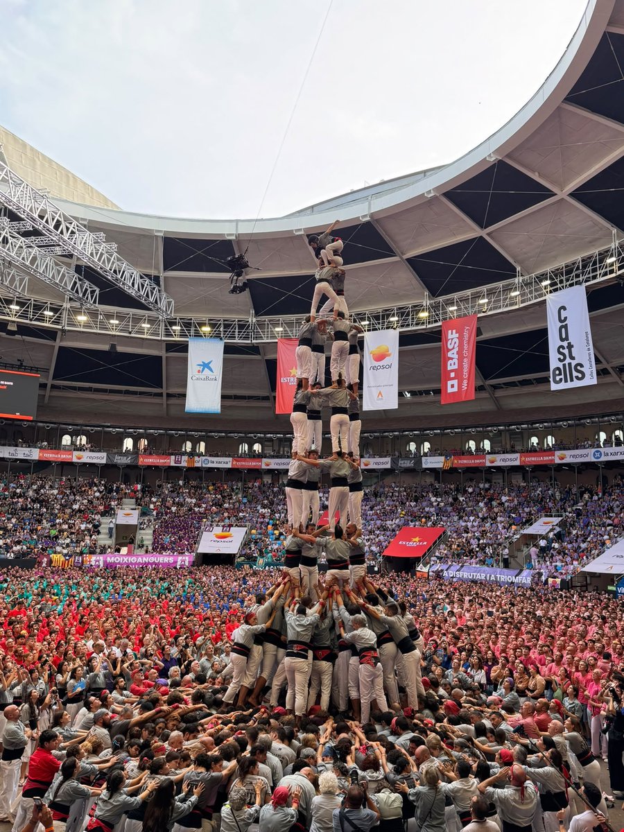 borinots's tweet photo. DEU ANYS DESPRÉS. 
I QUINA MANERA DE TORNAR! 🔥

Al XXX Concurs de Castells tornem a descarregar la tripleta màgica i fem història: 50è 4 de 9 amb folre i 70è 3 de 9 amb folre descarregats. https://t.co/mhZLnxn9OH