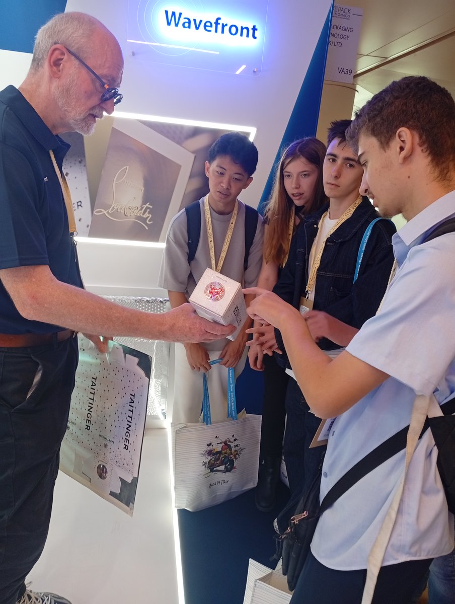 DonBoscoNice's tweet photo. Les élèves de 2PGI ont visité le salon du packaging de luxe à Monaco. Nos jeunes ont pu découvrir un domaine particulier du métier : l'emballage de luxe, les étiquettes, les fabricants de papier, la réalisation de bouteilles de parfum... https://t.co/gEsacZNnyZ