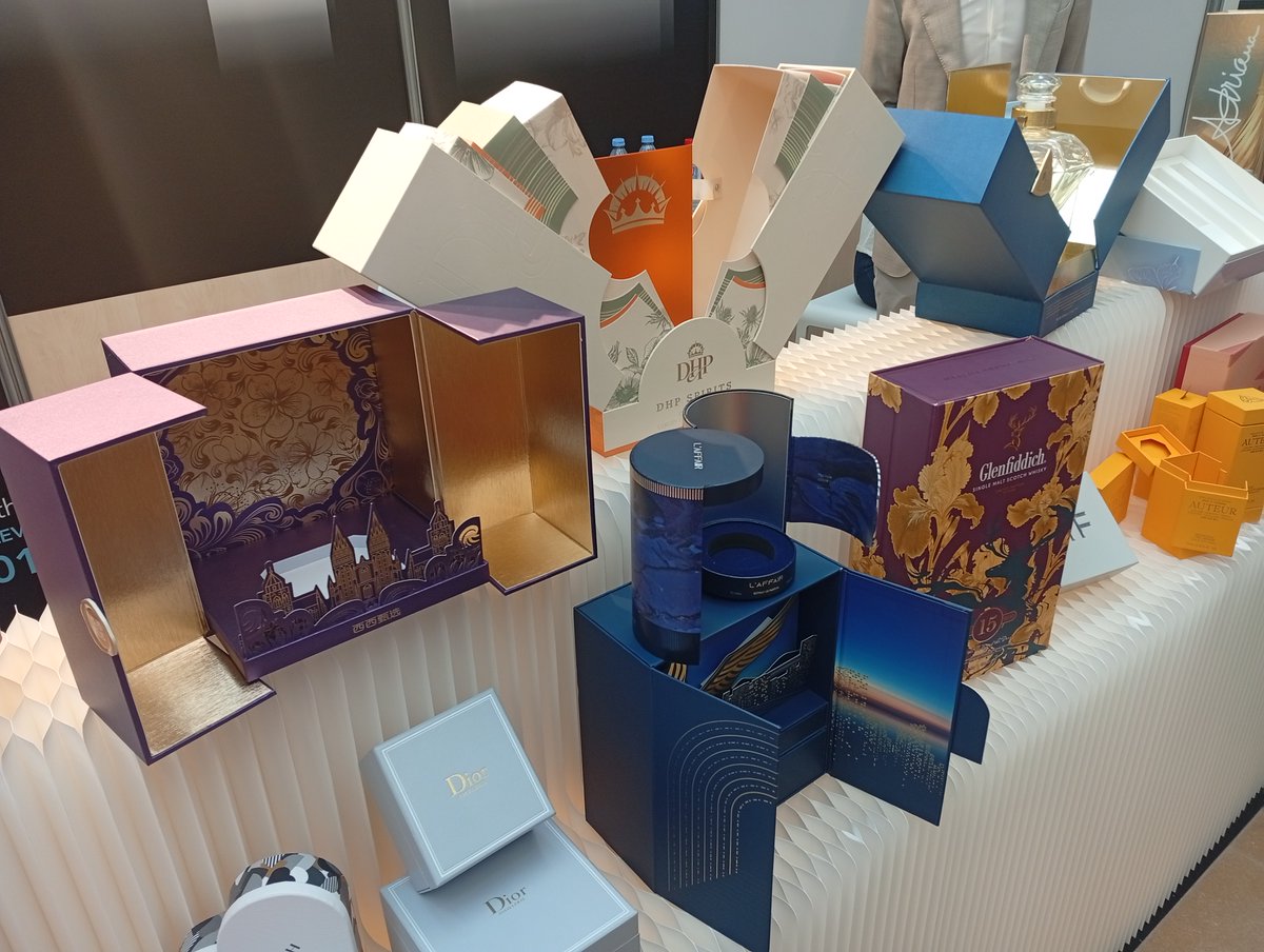 DonBoscoNice's tweet photo. Les élèves de 2PGI ont visité le salon du packaging de luxe à Monaco. Nos jeunes ont pu découvrir un domaine particulier du métier : l'emballage de luxe, les étiquettes, les fabricants de papier, la réalisation de bouteilles de parfum... https://t.co/gEsacZNnyZ