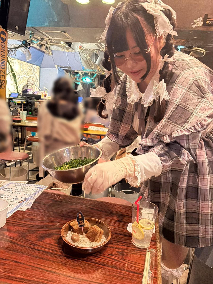 shion0_25mg's tweet photo. 藤田シオン流ファンサ
「小娘の角煮にネギをかける」 https://t.co/JYqd9V3Xfa