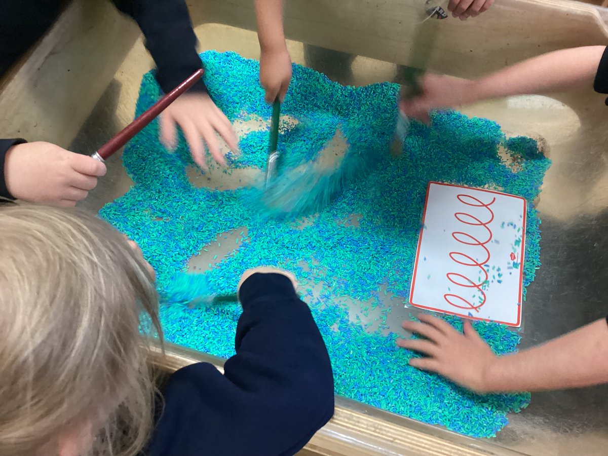 YewTreeSandwell's tweet photo. Morning nursery have been enjoying developing their fine motor skills today.  Lots of mark making, building finger strength, stretching rubber bands and squishing and squashing dough that they have made.  #LearningWithoutLimits https://t.co/byfYtKi575