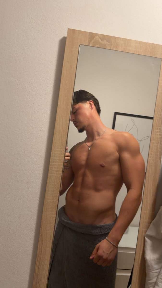 MasterJoos69's tweet photo. Good morning my piggy’s! 🐽💸 #master #cashmaster #alpha #findom #paypig #feet #payme https://t.co/VTsVaBjPk3