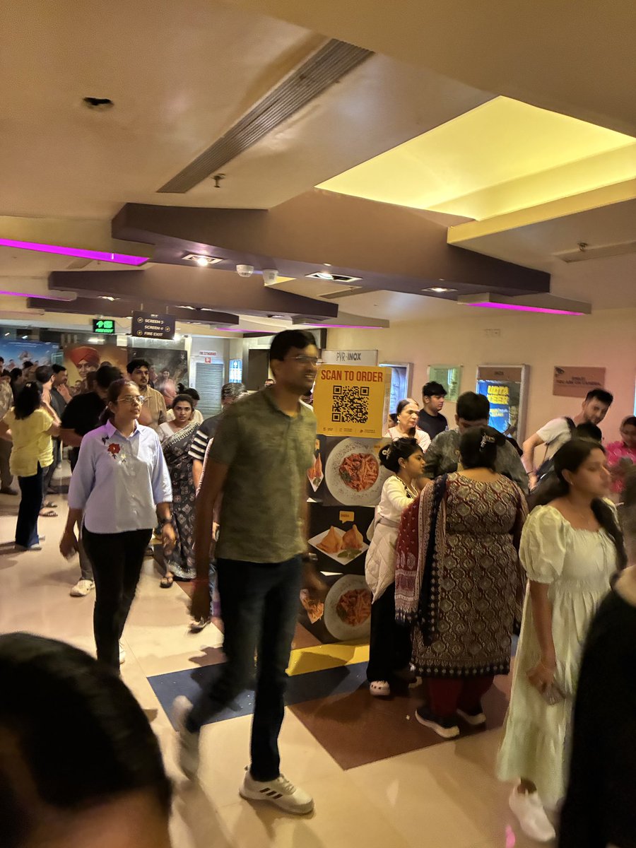 shreejit_Rx's tweet photo. @SajinShrijith @PratikNarayanan The charted show timings were unusual for a low key movie like D3, which was launched without much hype and not for a big cinephile audience like Mumbai and suburbs. 
It is still running housefull and occupying most screens from 9 AM to 11:30 PM. https://t.co/4iKbydTd4f
