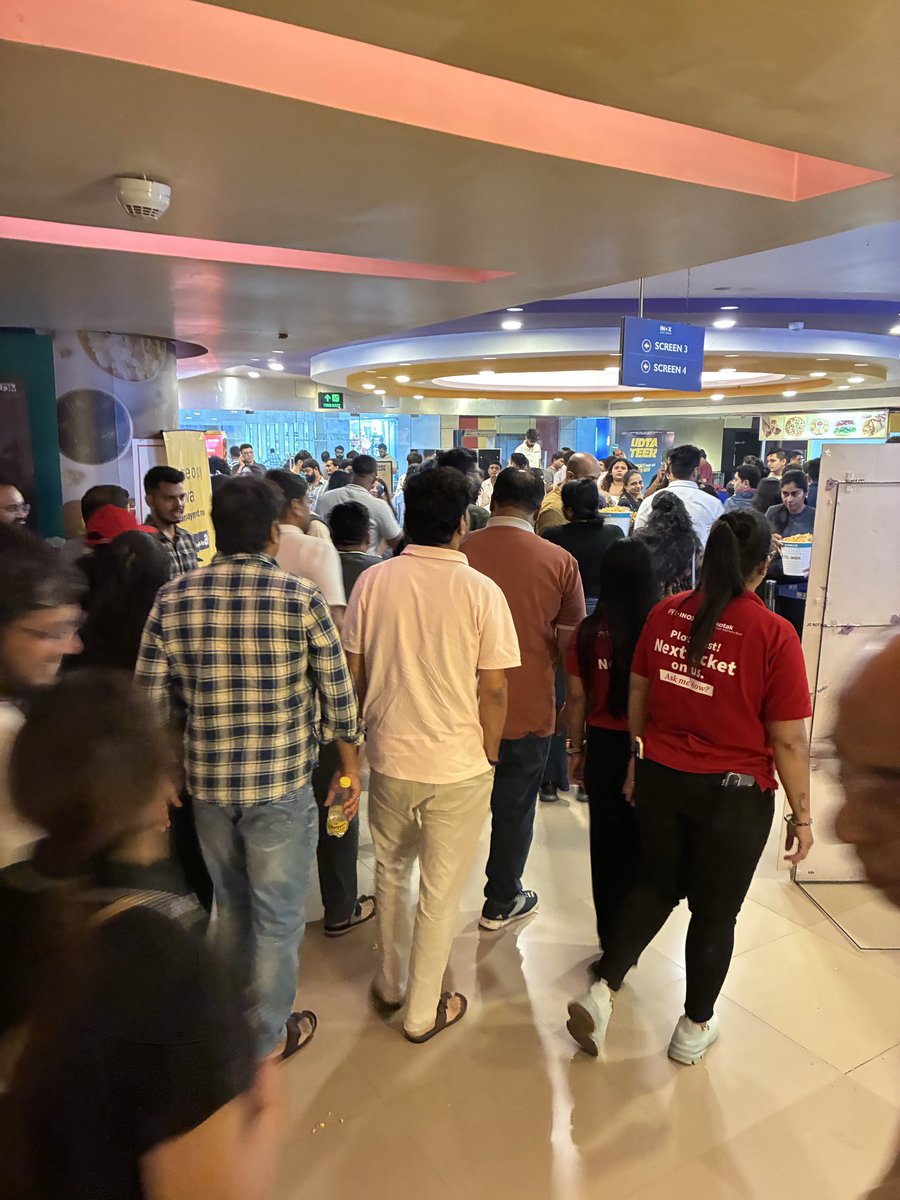 shreejit_Rx's tweet photo. @SajinShrijith @PratikNarayanan The charted show timings were unusual for a low key movie like D3, which was launched without much hype and not for a big cinephile audience like Mumbai and suburbs. 
It is still running housefull and occupying most screens from 9 AM to 11:30 PM. https://t.co/4iKbydTd4f