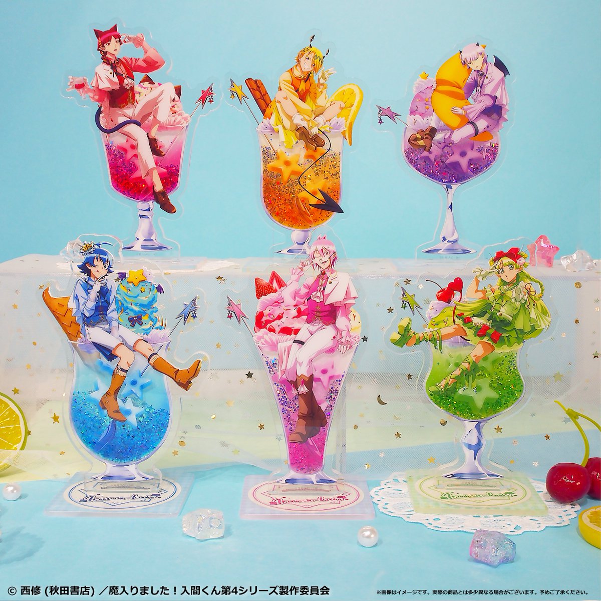 tapioca201818's tweet photo. 🌟#AGF_2026🌟
⊹₊ ︵︵︵﹒🍒﹒︵︵︵ ₊˚⊹

アニメ『魔入りました！入間くん』
グリッターアクリルスタンド(全6種)

⊹₊ ︶︶︶﹒🍒﹒ ︶︶︶ ₊˚⊹

涼しげなクリームソーダがテーマの
新規描き下ろしイラストを使用✨

キラキラのグリッターが
はじける炭酸の泡のみたいでかわいい◌ ₊˚

詳細はこちら🔗https://t.co/sPigqg7GrI
#入間くん #魔入りました入間くん #AGF2026
