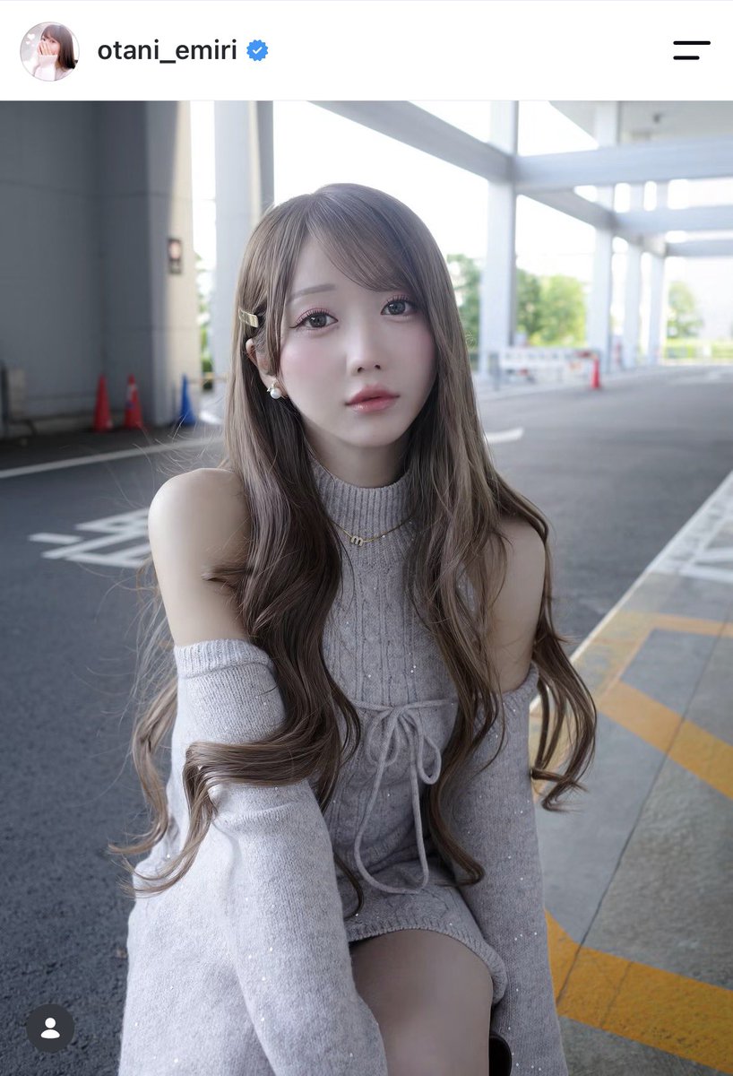 ebikanic's tweet photo. ＝LOVE イコラブ 大谷映美里 バレッタ ネックレス ワンピース
インスタに掲載

miumiu ミュウミュウ
「メタルロゴバレッタ」
参考価格　¥45,000

「クリスタル付 メタル ネックレス」
定価　¥104,500

Rose Muse
「Glitter knit 3P set」
定価　¥19,800 https://t.co/mhdRUdIwcu
