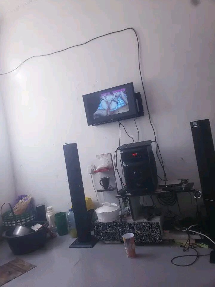 kabeby_'s tweet photo. Urabona umuhungu twararanye, twaraye tureba filme yitwa gute??

Gusa namukunze pe nzongera nsubireyo. https://t.co/ydd6vvvlVA