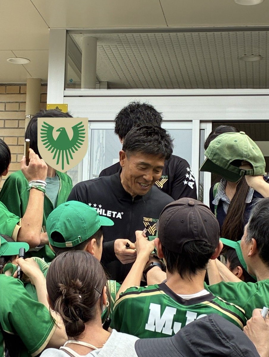 chawanmushi16's tweet photo. アルディレス、ロティーナ…
歴代監督の中で名将はいたが、
それを遥かに超えていたのが城福監督だった。

私のヴェルディサポーター人生で
間違いなくベストの監督。

闘うヴェルディにしてくれたのも、
サポーターを何倍にもしたのも、
この人だよ https://t.co/biZcGpGBSU