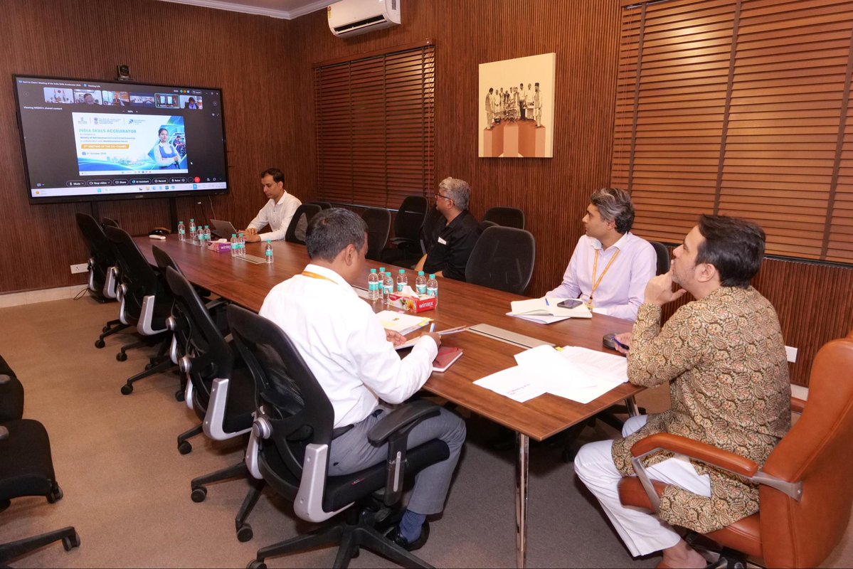 jayantrld's tweet photo. Chaired the second Co-Chairs’ meeting of the #IndiaSkillsAccelerator with @shobanakamineni, Executive Chairperson, Apollo Health, and @sanjivrbajaj, Chairman & MD, Bajaj Finserv, alongside colleagues from the @wef & @MSDESkillIndia.

Moving from insight to action, we focused on three priorities: stronger education-to-employment pathways, employer-led reskilling, and inclusive skills and mobility.

The goal is to build a skilling system where learning leads to jobs, productivity, mobility and lifelong opportunity!