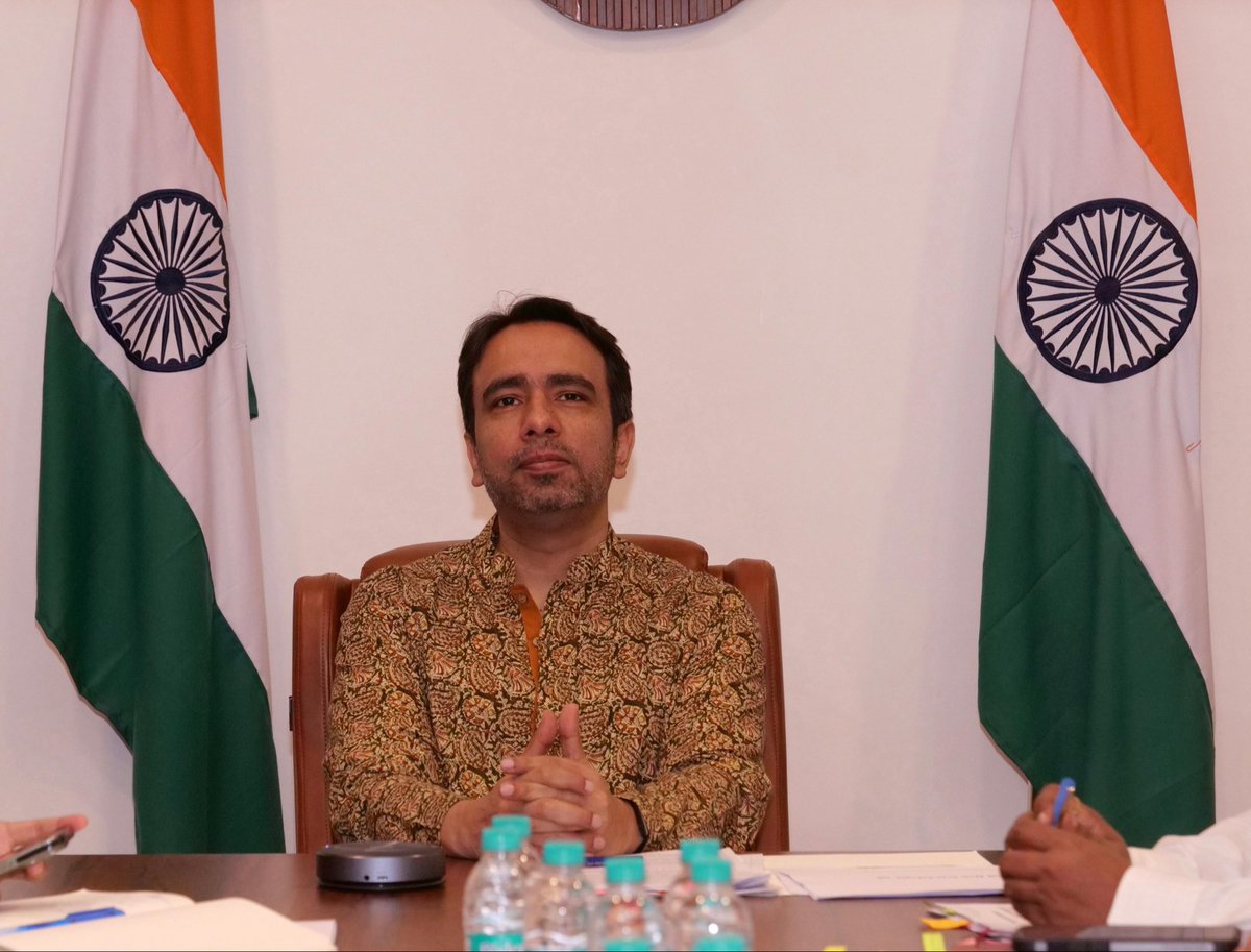 jayantrld's tweet photo. Chaired the second Co-Chairs’ meeting of the #IndiaSkillsAccelerator with @shobanakamineni, Executive Chairperson, Apollo Health, and @sanjivrbajaj, Chairman & MD, Bajaj Finserv, alongside colleagues from the @wef & @MSDESkillIndia.

Moving from insight to action, we focused on three priorities: stronger education-to-employment pathways, employer-led reskilling, and inclusive skills and mobility.

The goal is to build a skilling system where learning leads to jobs, productivity, mobility and lifelong opportunity!