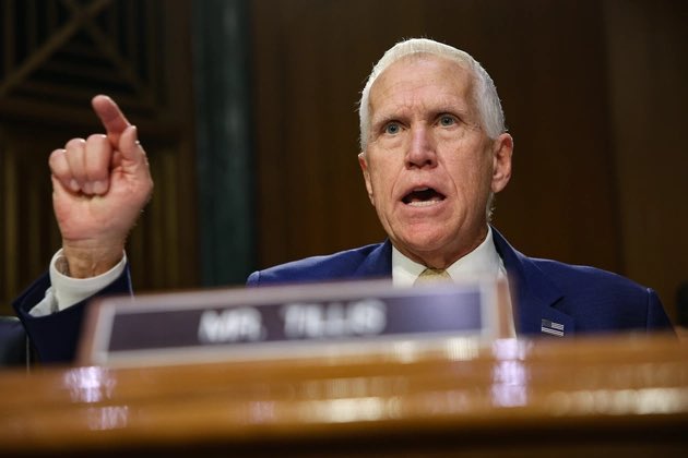 Milajoy's tweet photo. UPDATE: Retiring Sen. Thom Tillis just told 60 Minutes his biggest regret is confirming Pete Hegseth.

He wants Hegseth to resign. Called him unfit.

Meanwhile the troops are CHEERING when SecWar walks by.

Tillis answers to the swamp.

Not the soldiers. https://t.co/VYMa7wUdq0