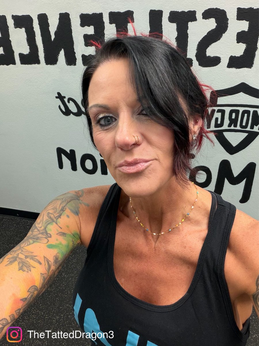 TheTattedDragon's tweet photo. Happy Monday! Let’s do this! 🥰💋 https://t.co/WQDyLxfwqn