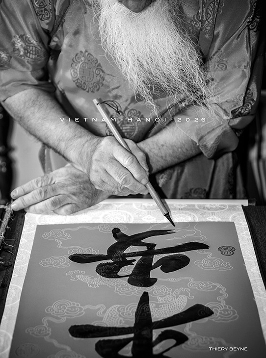 asdfgthjiklo's tweet photo. La calligraphie chinoise, un art où chaque trait exprime mouvement, équilibre et émotion. https://t.co/2BheWe402k