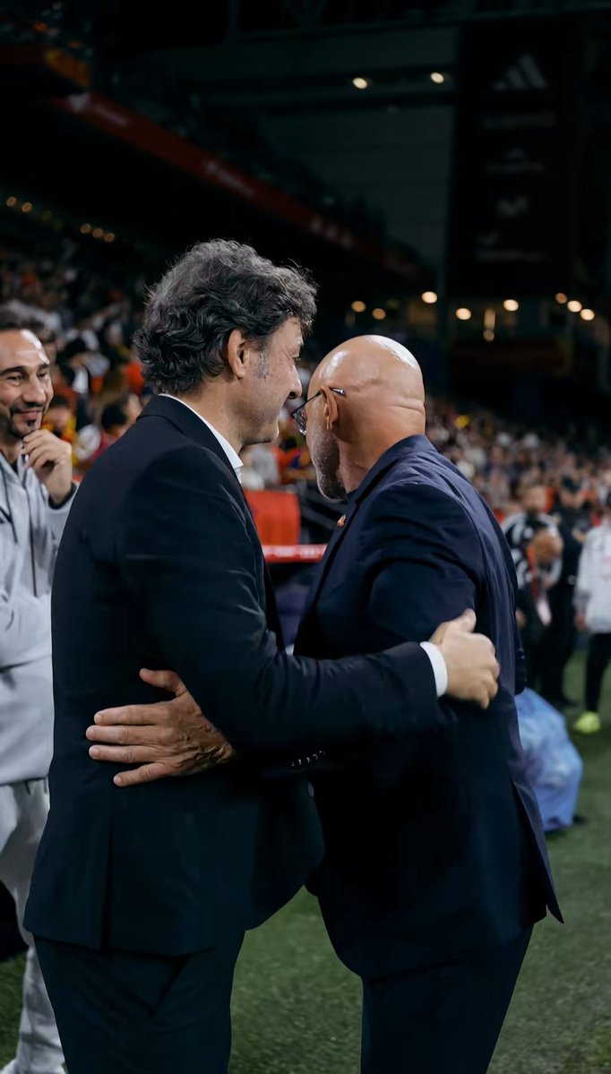 AntonyRuizB1's tweet photo. #Este hombre de cuatro campeonatos a ganado tres y en uno a quedado subcampeon para mi el mejor entrenador con permiso de Luís Enrique para ganar el balón de oro de los entrenadores. https://t.co/JwJCfOFHDd