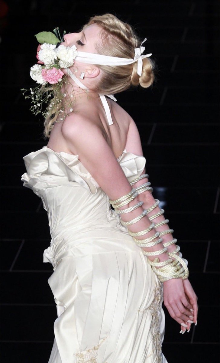 pmamtraveller's tweet photo. The dramatic ruffled white bridal gown with rope-wrapped arms and a floral gag from Samuel Cirnansck's Spring/Summer 2012 collection shown at São Paulo Fashion Week. https://t.co/0mGDkfS98A