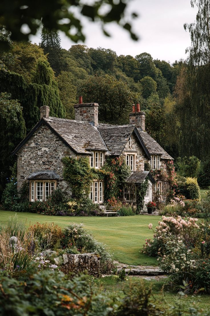 AlliRoberts222's tweet photo. Quintissential cottage ❤️ https://t.co/OqTzrs9lND