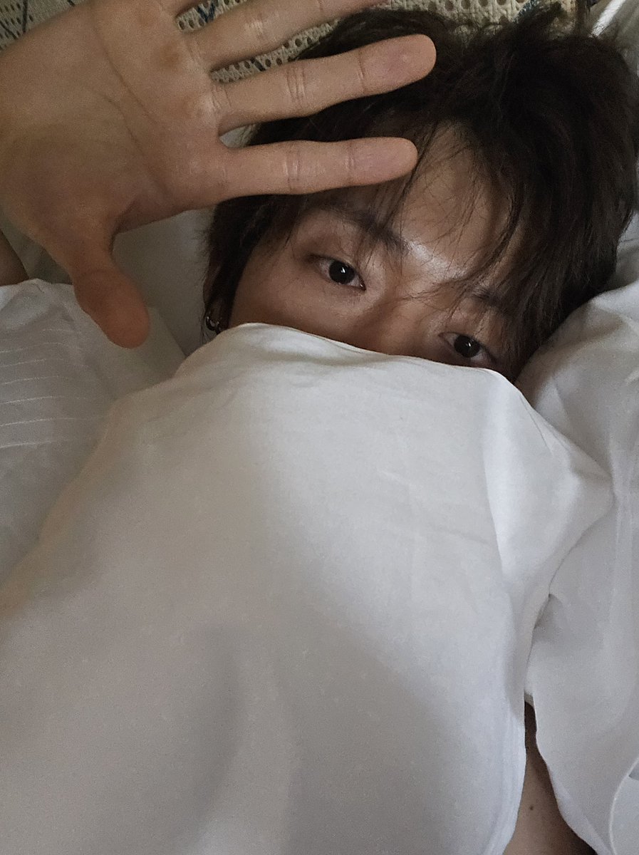 translatingTXT's tweet photo. [261005] weverse dm 🦊💬

🦊 i can’t get myself out of bed https://t.co/1hxdL6tR8n