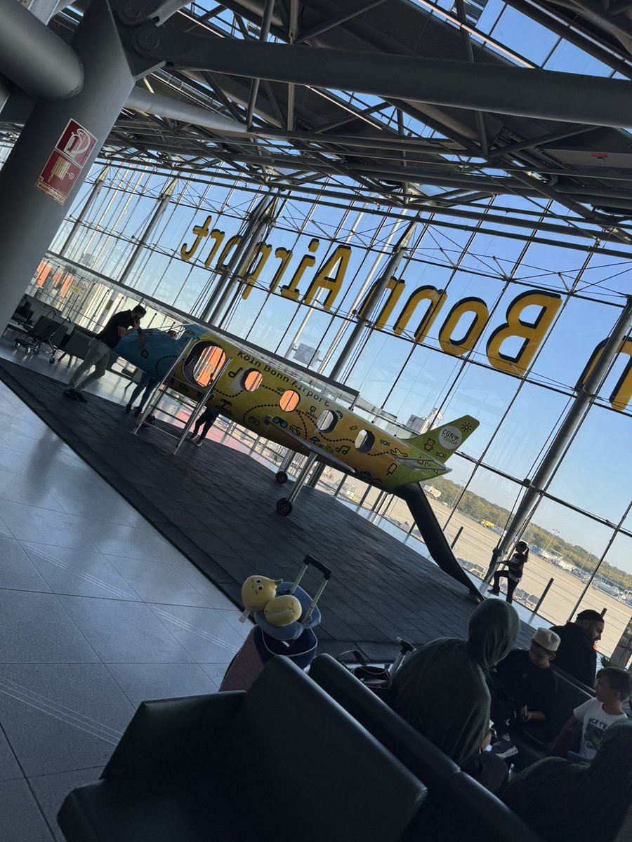 FuyuMusic's tweet photo. ドイツ　ケルン最高だった🇩🇪
皆んなの熱気半端なかった🔥

今日はロンドンへ移動🤟

Cologne was so lit🔥
Off to London today🇬🇧

#mateusasato #europe #tour https://t.co/2pZX4V2ned