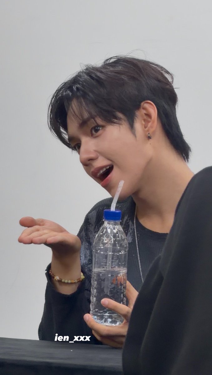 ien_xxx's tweet photo. 261004

#아홉 #AHOF 
#JL #제이엘 https://t.co/la2KcYGtol