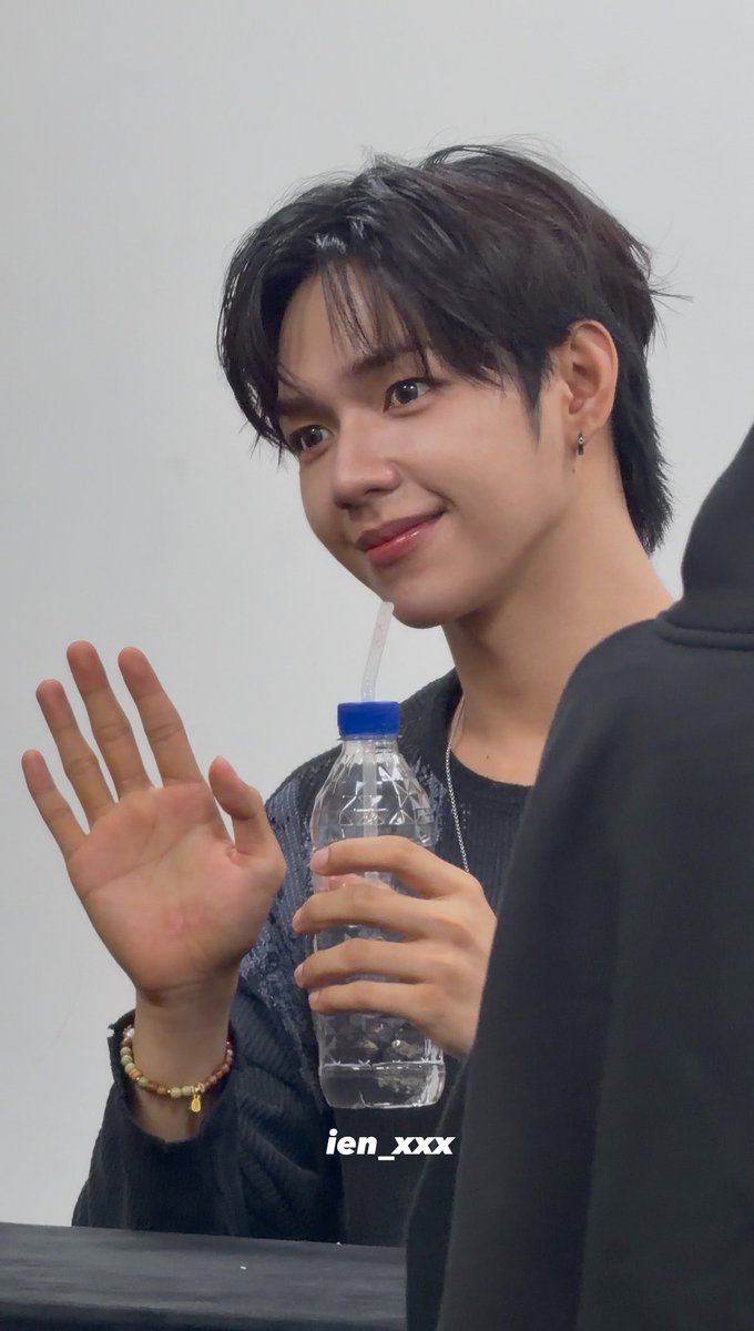 ien_xxx's tweet photo. 261004

#아홉 #AHOF 
#JL #제이엘 https://t.co/la2KcYGtol