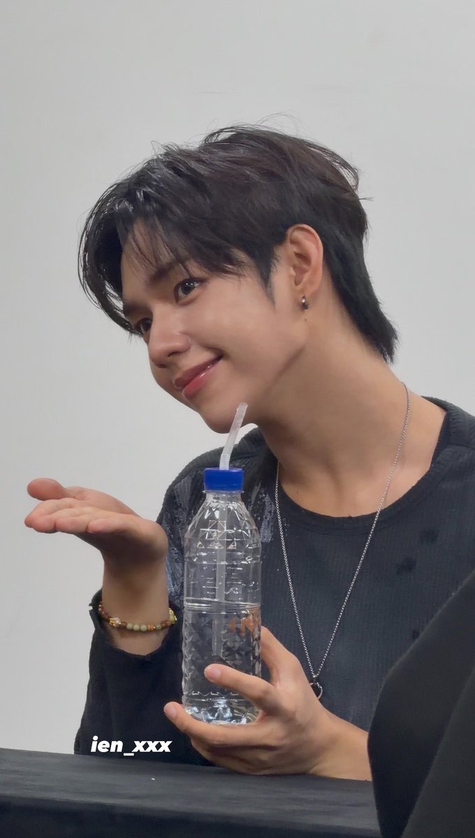 ien_xxx's tweet photo. 261004

#아홉 #AHOF 
#JL #제이엘 https://t.co/la2KcYGtol