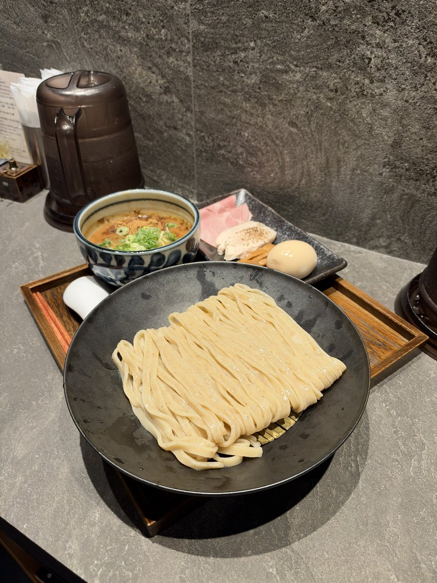 nosukedeshio's tweet photo. 明日グランドオープンする『燈』さん。
明日は先着２００名まで500円！ https://t.co/jD8LqxEf54