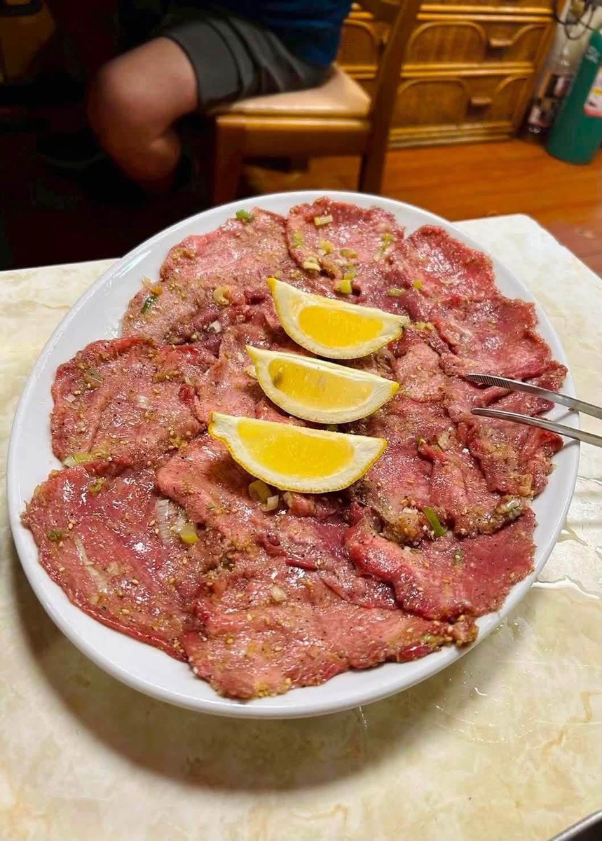 syuger0726's tweet photo. 浅草の怪しい路地裏の先で
まさか極上の焼肉屋に出会えるとは https://t.co/brSor9ve5a