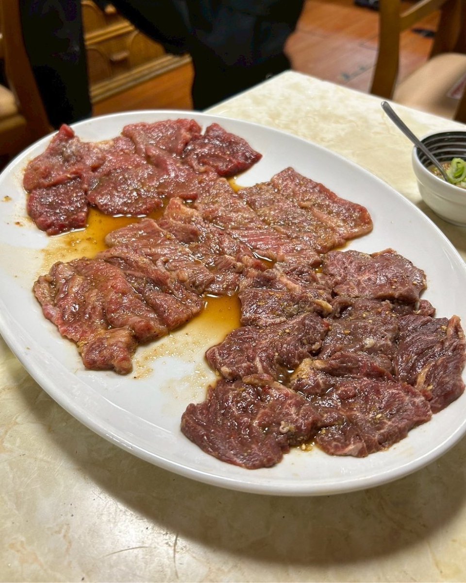 syuger0726's tweet photo. 浅草の怪しい路地裏の先で
まさか極上の焼肉屋に出会えるとは https://t.co/brSor9ve5a