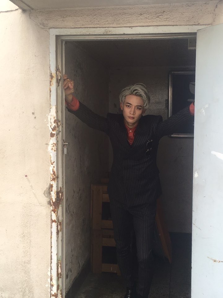 meusconceptions's tweet photo. minho sending pics from 1of1 era…. His phone is like the library of alexandria https://t.co/Oun8kzbdqg