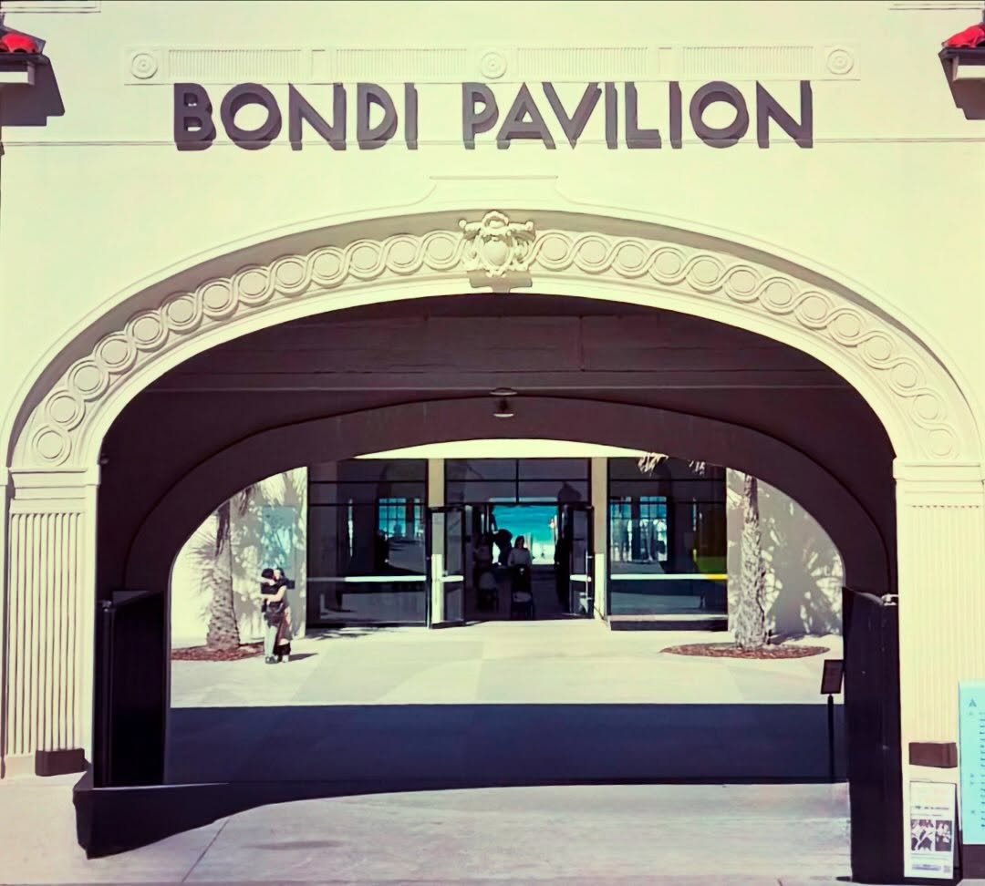 roxanaarcosher1's tweet photo. Bondi: where coastal energy meets effortless style. https://t.co/kybEhVS0uj