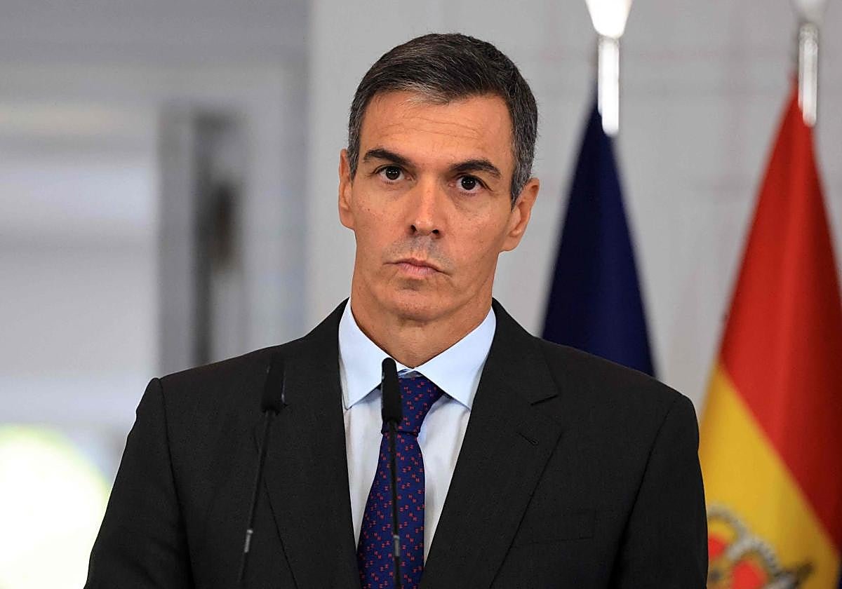 Mazzinguerzett1's tweet photo. RT si lo quieres fuera de la Moncloa. https://t.co/nM15OxnyLV