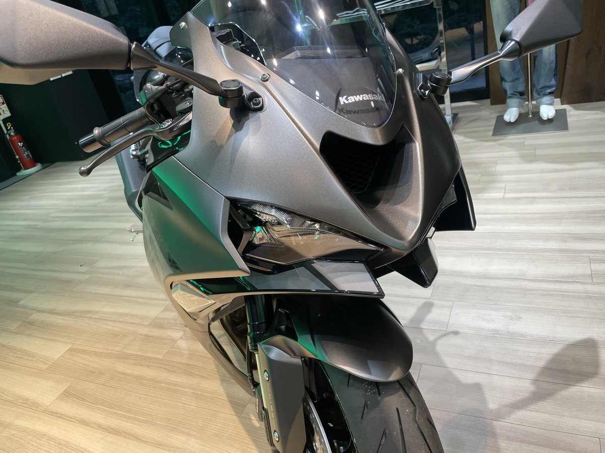 plazatotsuka's tweet photo. こんにちは、カワサキプラザ横浜戸塚です！
2026年モデル　Ninja ZX-6R在庫ございます。
ミドルサイズスーパースポーツですが、ETC2.0を標準装備！
その他の車両についてもお気軽にお問い合わせください。
#カワサキ #新車 #zx6r https://t.co/q61eo8vFGP