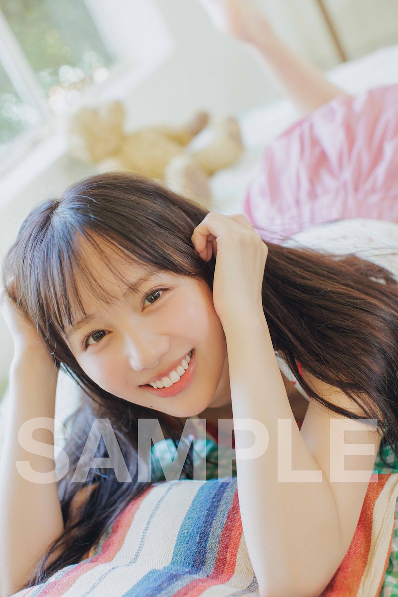 maosukememorial's tweet photo. ／
#麻丘真央 #ナナニジ 
メモリアル写真集『ニジの向こう』
11月24日発売決定💐
＼

🎁ゲーマーズ特典
生写真L判

🔗詳細はこちら
https://t.co/EMdDgKCz8z https://t.co/Yy4BVcnqkz