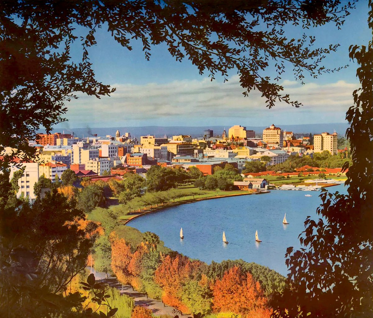 AUSNIAN's tweet photo. City of Perth, Western Australia, circa 1950 https://t.co/QJHMNHqG2y