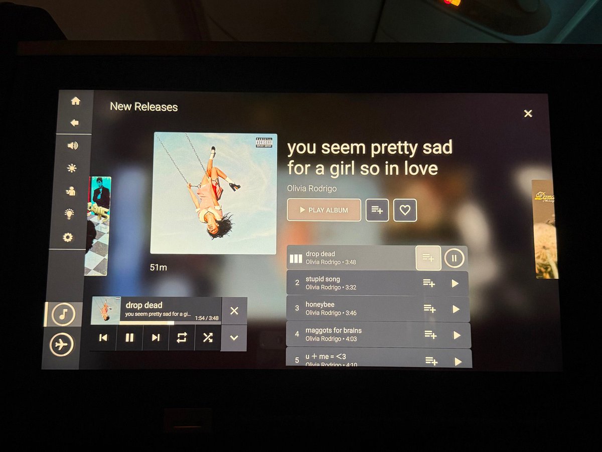 cannyh's tweet photo. a long flight and a playlist that knows too much. 🎧 https://t.co/LEABgB88GB