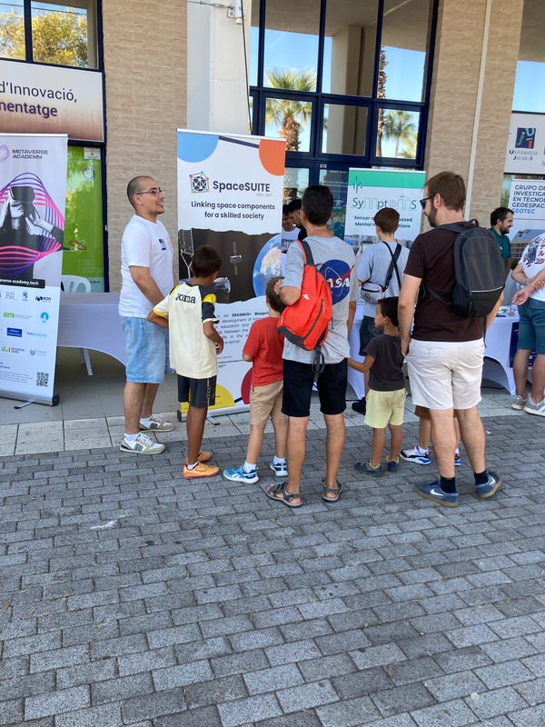 SpaceSUITE_eu's tweet photo. 🚀 SpaceSUITE meets the public!
At the European Researchers’ Night, #GEOTEC showcased #SpaceSUITE tools and training resources, helping visitors explore skills, technologies & career opportunities in Europe’s downstream space sector. 🛰️
#SpaceSkills #ErasmusPlus #Space https://t.co/W9e43B8jcs