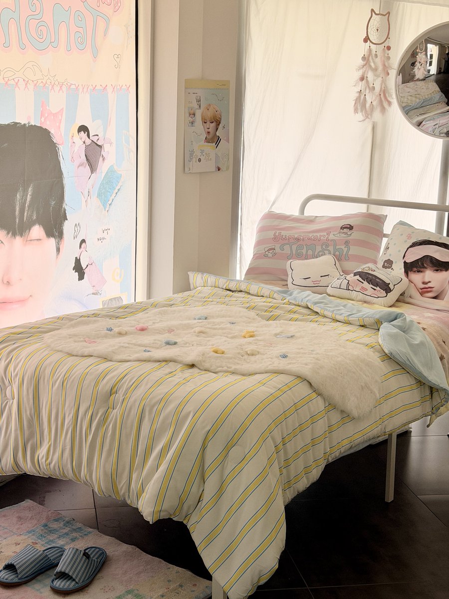 hee3nu's tweet photo. 혹시 침대풀세트로 가져가실 분 계신가요?...... 
6시 이후로 가지러 오시면 되고 (다마스or용달)
슈퍼싱글 매트리스+프레임+베개두개+이불세트+쿠션/베개커버/안대 다 드릴게요....... 
무료입니다................. 
통째로 가져가셔야 해요ㅜㅜ https://t.co/qdSiAg7Sby