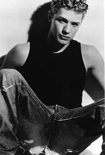 N0FLIES0NME's tweet photo. ..𓂃₆⁶₆ 
#MCM @ROYALHELLSPAWN "Love you, darling." https://t.co/kKZj8O896z
