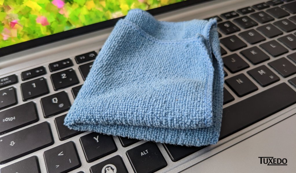 TUXEDOComputers's tweet photo. 🧼💻 Sauberer Laptop, länger Freude daran!

Wie reinigst du deinen TUXEDO Laptop richtig? In unserem Artikel zeigen wir dir einfache Tipps für Display, Gehäuse, Tastatur &amp; Co. – schonend und unkompliziert. 😉

👉 https://t.co/RGcG4kDiwT

#TUXEDO #Linux #Laptop #Tipps https://t.co/S6qS4kDP0I