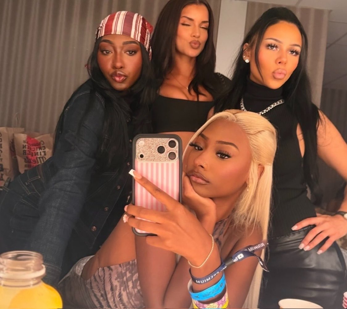 chentorresbones's tweet photo. aniya, kayda, trinity with mariah the scientist🔥 https://t.co/4tauI018EN