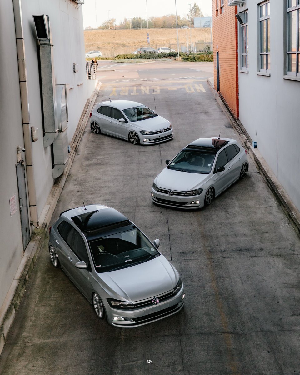 VolkswagenSA's tweet photo. The group chat said, "Let's meet up."
The Polo 'Playas' understood the assignment.
Want to be featured on #FanFridays? Tap (https://t.co/Dg9djTmhj6), select "Upload your media" and include your social handles.
๐ธ: https://t.co/JGHzj9VfBS
#Volkswagen #VWPolo #30YearsofPolo https://t.co/SP4757TbWT