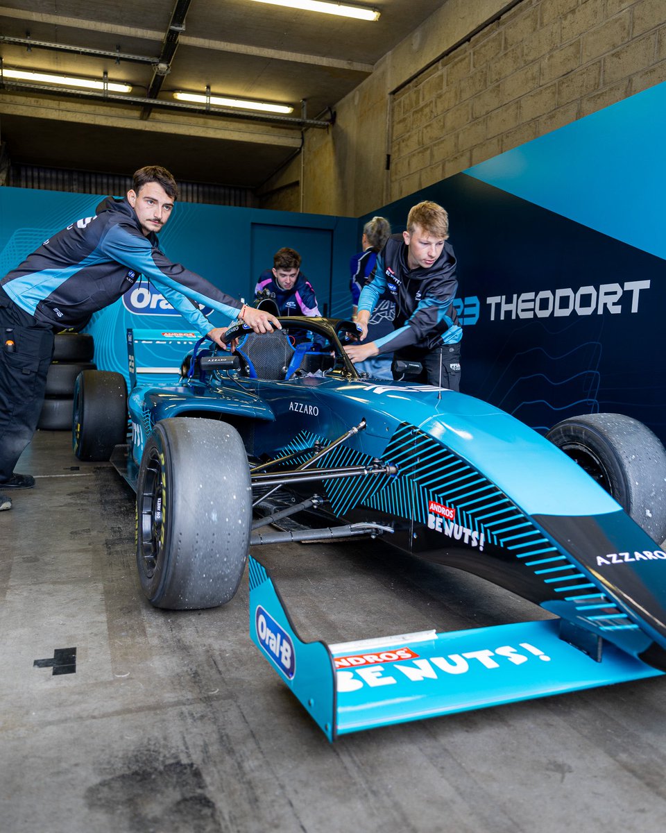FFSportAuto's tweet photo. GP Explorer : The Last Race, c’était il y a un an déjà 🤩

Du 3 au 5 octobre 2025, Squeezie réunissait les 24 pilotes pour faire vibrer une dernière fois le circuit Bugatti du Mans 🏎️🔥

Un week-end riche en émotions et en souvenirs 🥹

#FFSA #GPExplorer https://t.co/m5PkreXSeX
