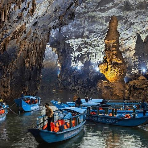 solbalmant's tweet photo. Paradise Cave in Phong Nha–Ke Bang National Park is a breathtaking underground palace of ancient stalactites, limestone ceilings, and tranquil streams. Walk its wooden pathway and discover Quang Binh’s timeless natural beauty. https://t.co/cEeDzAxUDZ