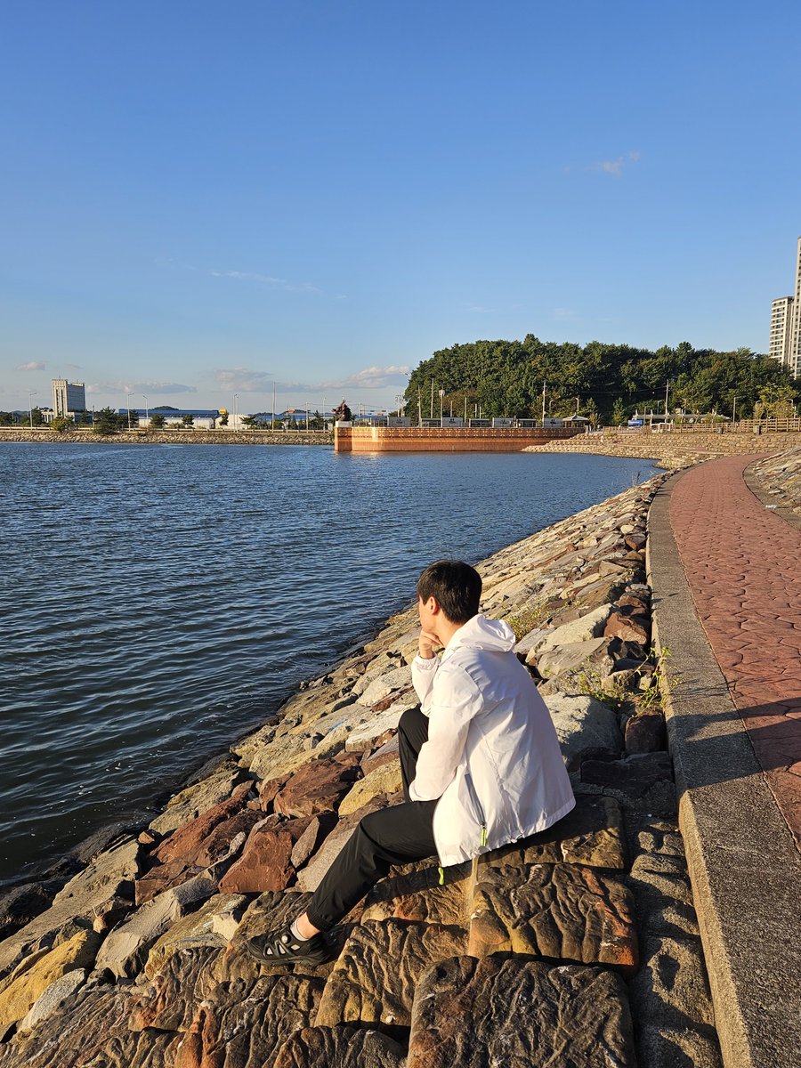otaeeunchaeneol's tweet photo. 海が見える公園に行きました
#公園 #공원 #海 #바다 https://t.co/W5QWdlycrd