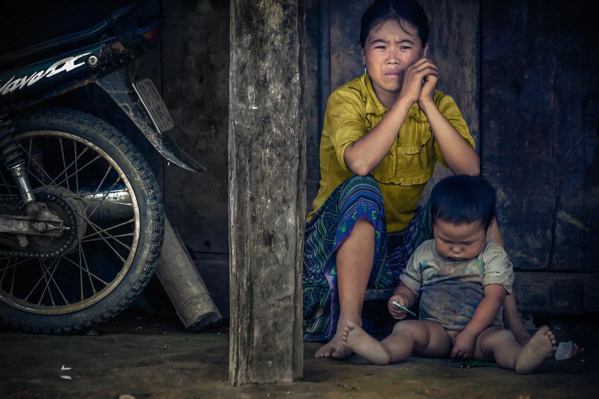 ChaparritaL92's tweet photo. Mẹ và con người Việt. https://t.co/pCFii45HRX