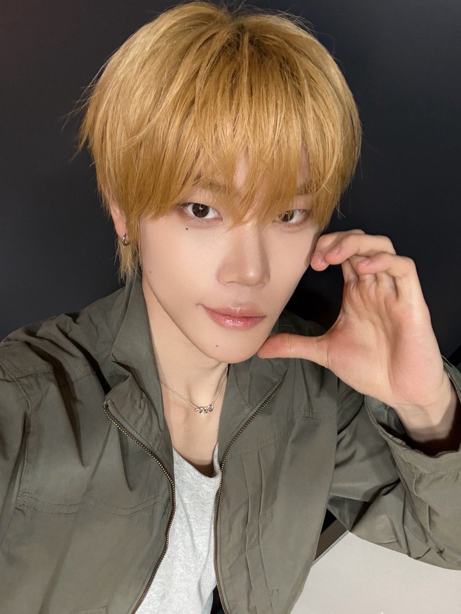 CYE_MEMBERS7's tweet photo. 잇츠라이브 잘 봤어??

#장여준 #JANGYEOJUN 
#CLOSEYOUREYES #클로즈유어아이즈
#CYE #클유아 https://t.co/01l9aaOZJQ