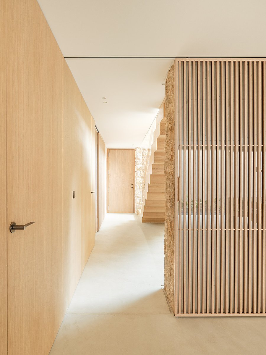 Interior_es's tweet photo. Designed by Nordest #Architecture, Casa 2194 combines #stone, lime mortar and #wood in a simple and warm material palette, integrated into the #landscape of #LaGarrotxa.
-> Photography: @FilippoPoli
-> https://t.co/Cu8ITwPvIx
-> #Interiors #ModernHomes #Olot #Girona https://t.co/OZ3xNEpHHz