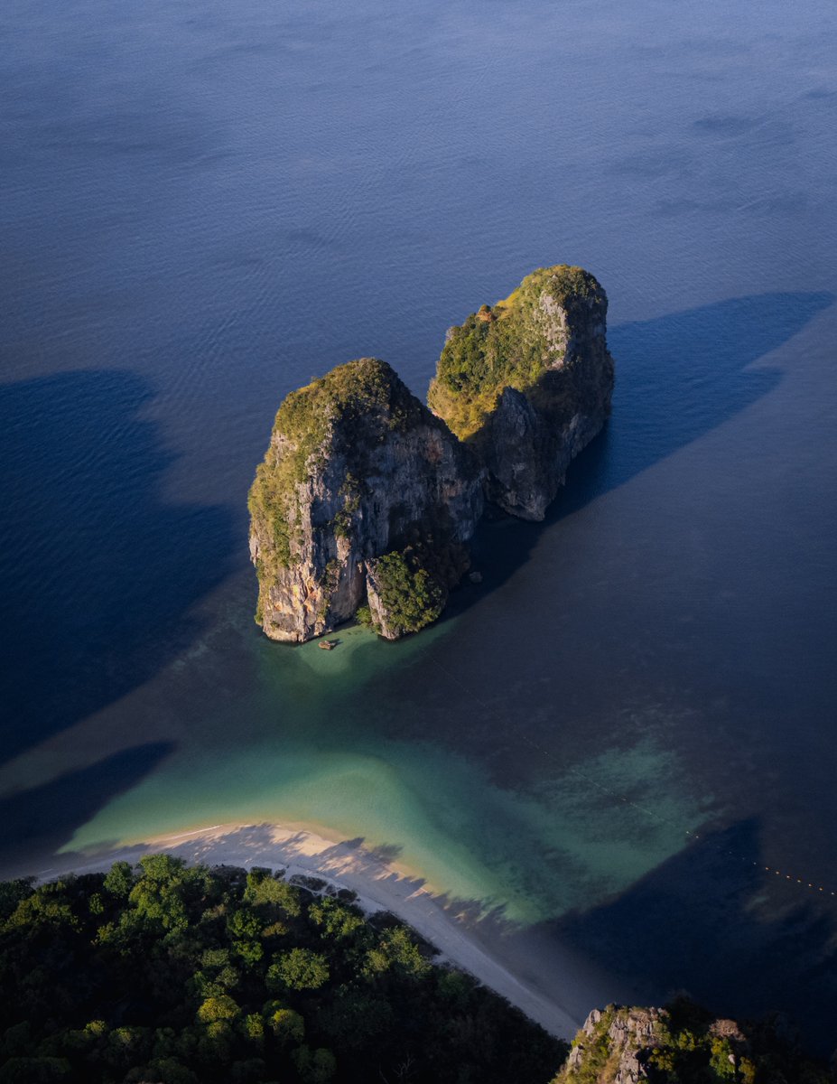 de_berek's tweet photo. Tropical magic, where paradise meets the sea. https://t.co/IRN78pS3vn