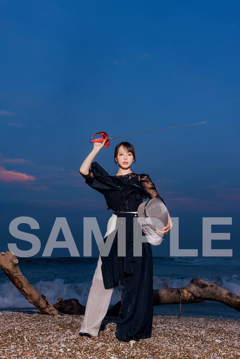 maosukememorial's tweet photo. ／
#麻丘真央 #ナナニジ 
メモリアル写真集『ニジの向こう』
11月24日発売決定💐
＼

🎁HMV特典
生写真L判

🔗詳細はこちら
https://t.co/GUJS10ZA87 https://t.co/SvgNNzUpNz