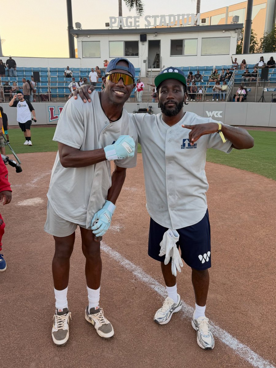 wavecheckers's tweet photo. Terence Crawford with Terrell Owens, Meagan Good &amp; Matt Barnes 🥎 https://t.co/tE0sQHcqNY
